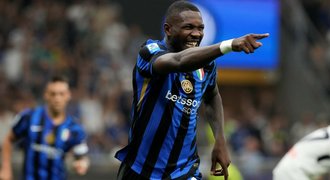 Inter smetl Atalantu 4:0, střelcům vládne Thuram. Turín stále neporažen