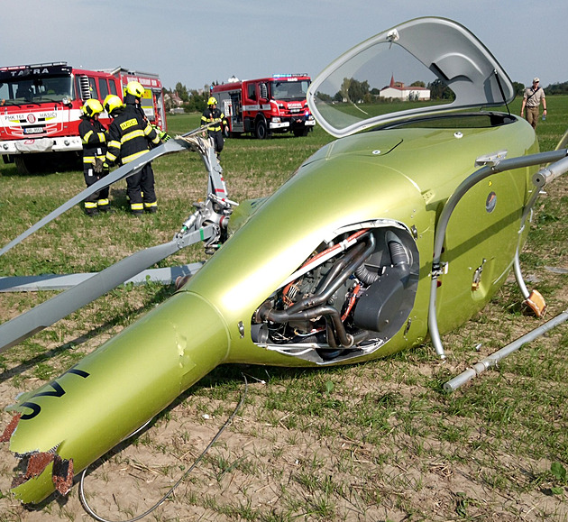 V Hořiněvsi havaroval vrtulník, na palubě byli dva lidé, skončili v nemocnici