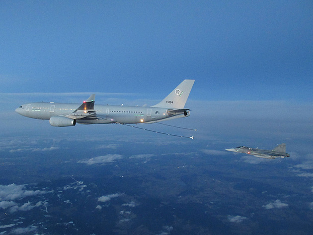 Česko žádá od Švédska úpravu smlouvy na gripeny, oznámila ministryně Černochová po setkání s švédským ministrem obrany