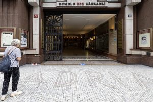 Den s Karlem. Heřmánkovo divadlo zve diváky na rozlučku a „tajnou oslavu“