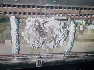 Pyroodpal, hlásil pyrotechnik do vysílačky. Policie ukázala video z odpálení pumy