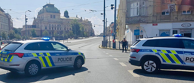 U plzeňské synagogy leží podezřelý předmět, na místo míří pyrotechnik