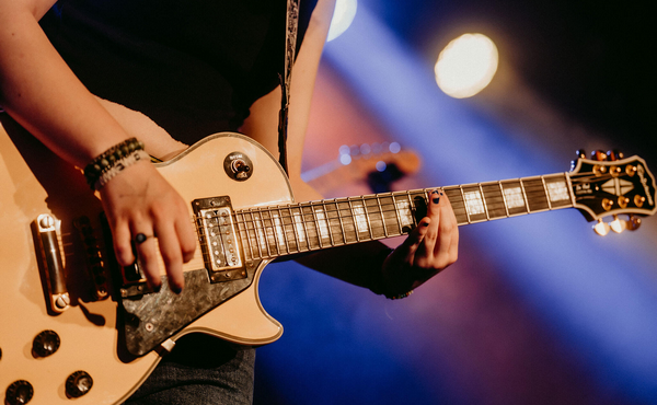 FKA twigs oznamuje turné Body High Tour na rok 2026 a zveřejňuje nový videoklip k písni „Love Crimes“